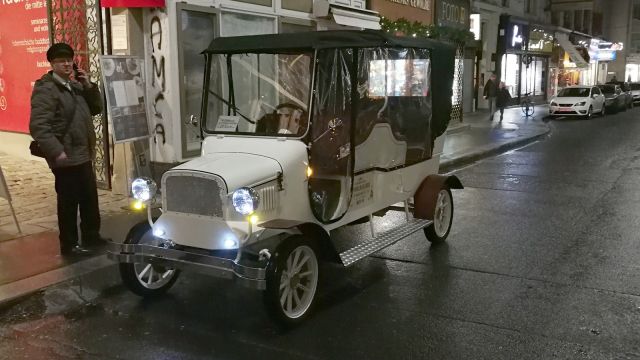 E-Oldtimer at Night in Vienna © echonet.at / rv