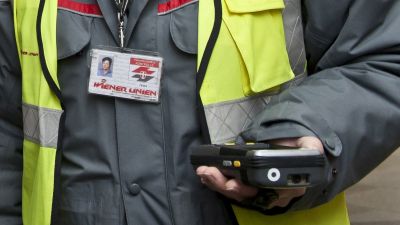 Ticket inspection, inspector id card and electronic inspection Vienna © Wiener Linien / Thomas Jantzen