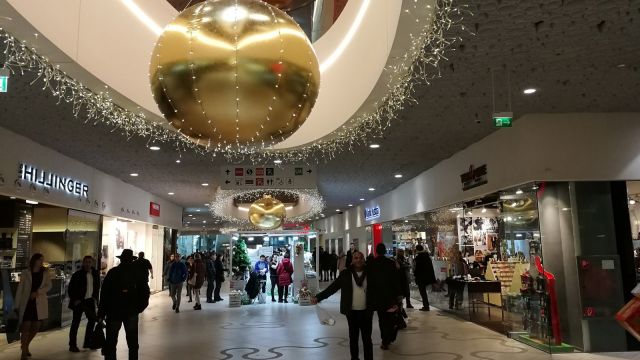 Shoppingcenter The Mall Vienna, Inside, Christmas Decoration © echonet.at / rv