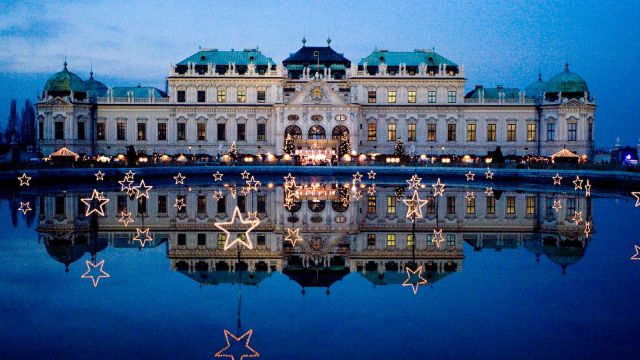 Christmas Market Belvedere View of the Palace Vienna © MAGMAG events & promotion GmbH